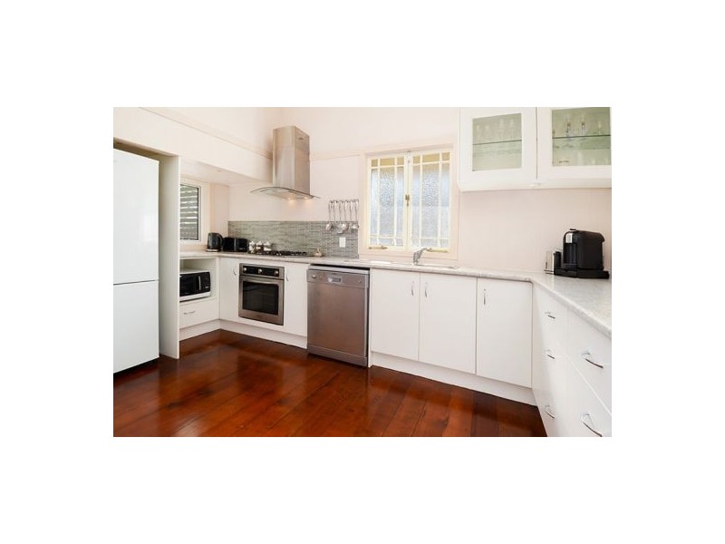 5 Gibson Cres, Holland Park QLD 4121