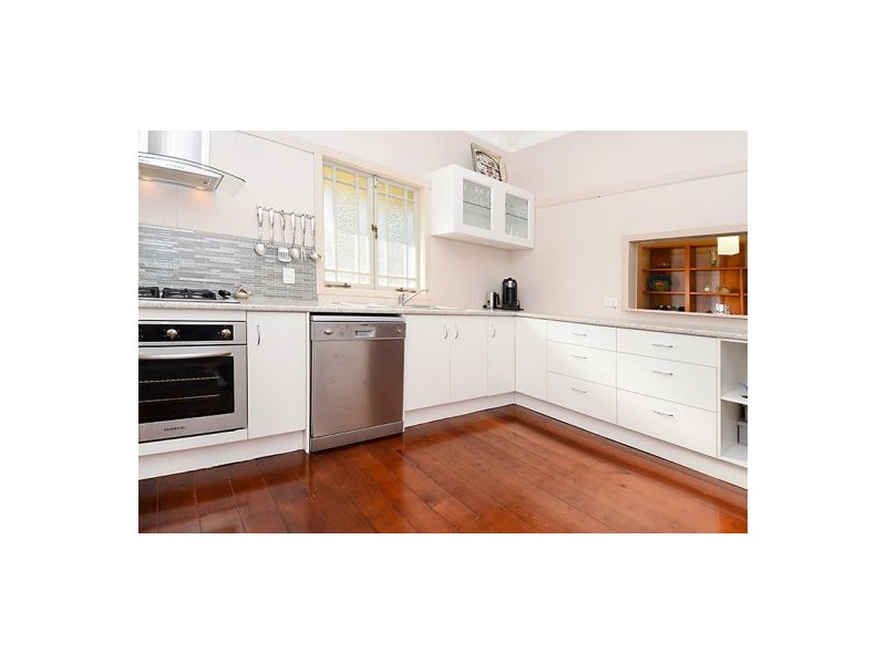 5 Gibson Cres, Holland Park QLD 4121