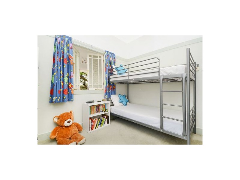 5 Gibson Cres, Holland Park QLD 4121