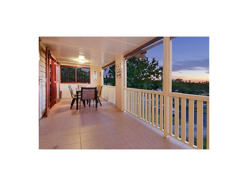 38 Brinawa Street, Camp Hill QLD 4152