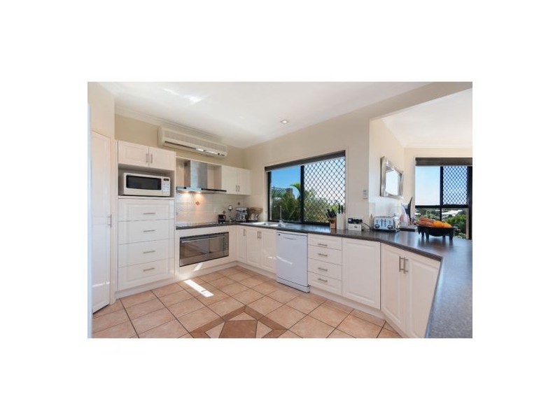 31 Saunders Place, Wynnum QLD 4178