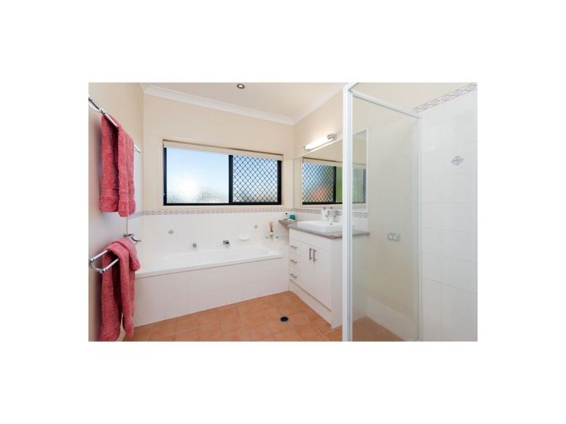 31 Saunders Place, Wynnum QLD 4178