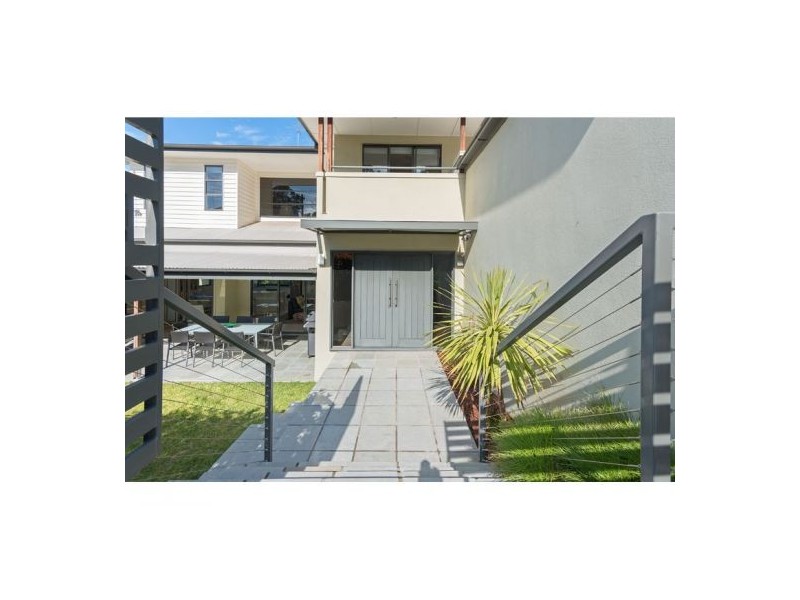 38 Pickthorne Street, Holland Park West QLD 4121