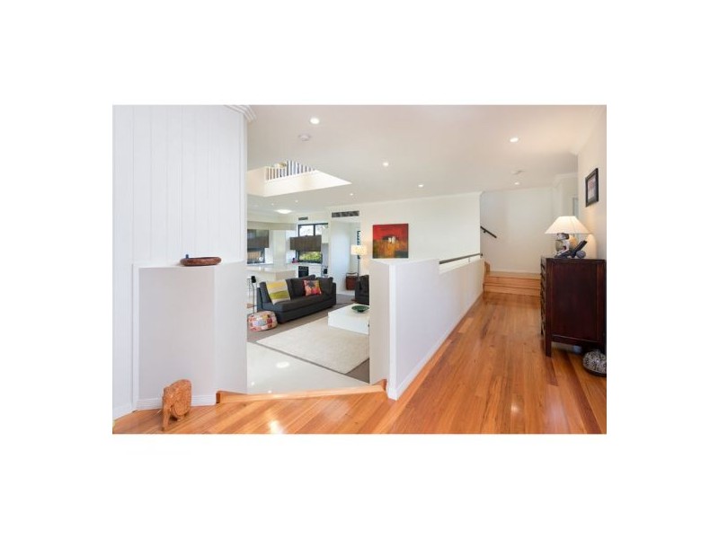 38 Pickthorne Street, Holland Park West QLD 4121