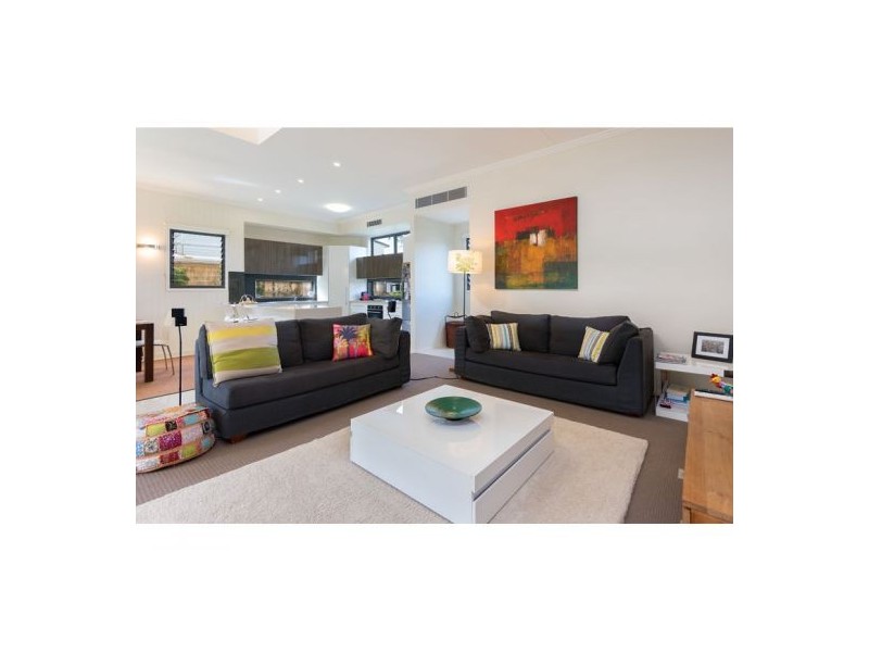 38 Pickthorne Street, Holland Park West QLD 4121