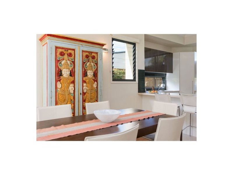 38 Pickthorne Street, Holland Park West QLD 4121
