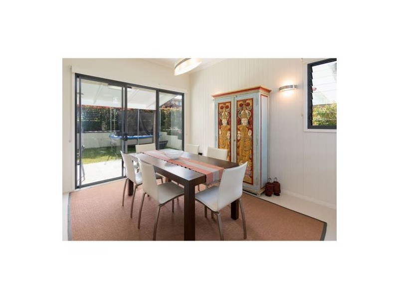 38 Pickthorne Street, Holland Park West QLD 4121