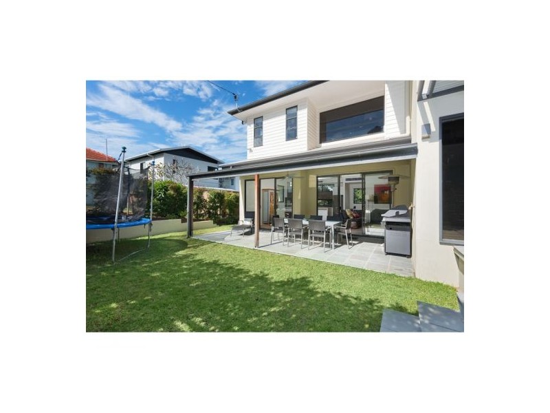 38 Pickthorne Street, Holland Park West QLD 4121