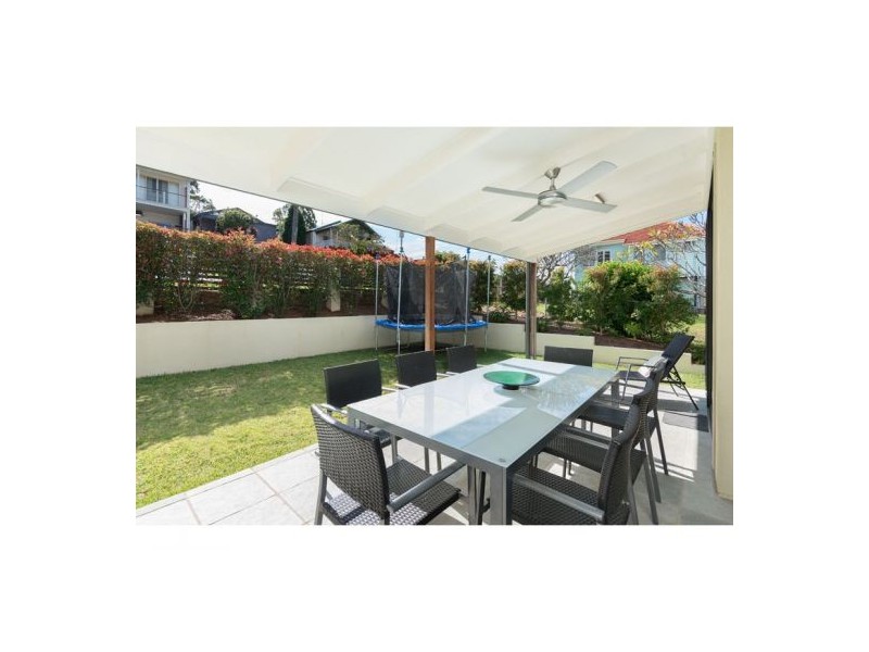 38 Pickthorne Street, Holland Park West QLD 4121