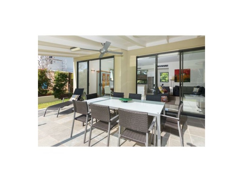 38 Pickthorne Street, Holland Park West QLD 4121