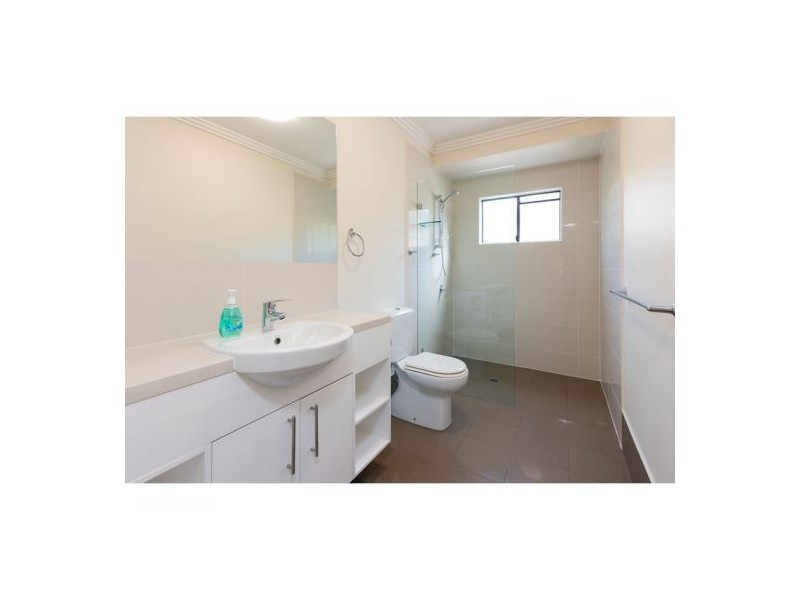 38 Pickthorne Street, Holland Park West QLD 4121