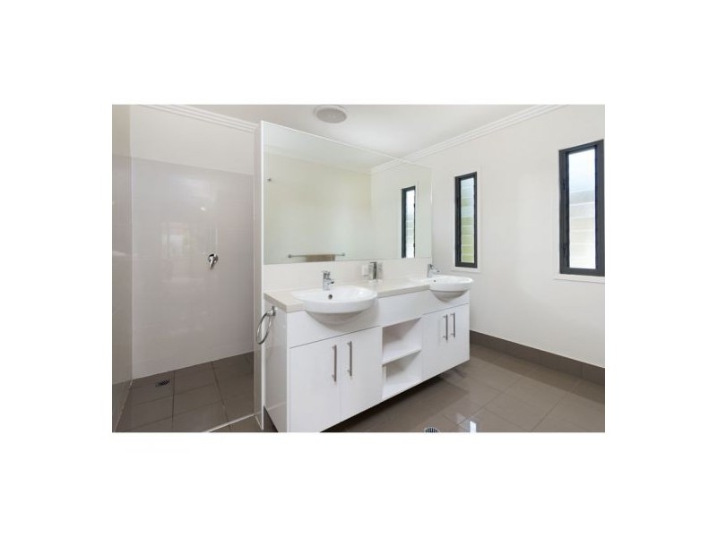 38 Pickthorne Street, Holland Park West QLD 4121
