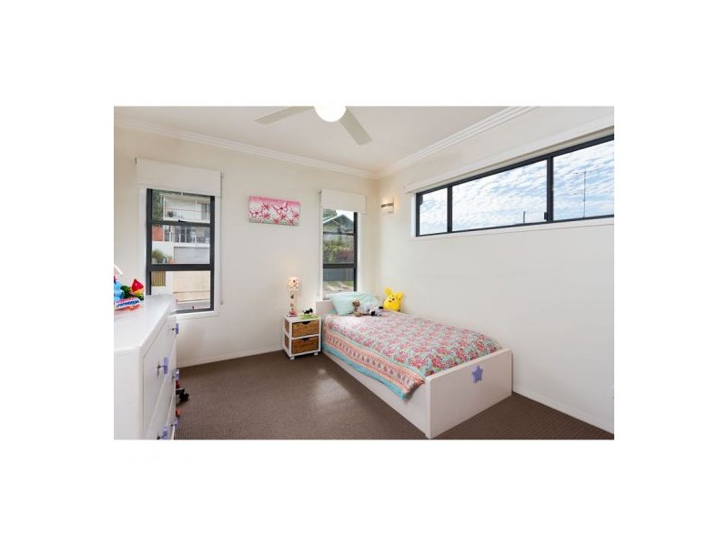 38 Pickthorne Street, Holland Park West QLD 4121