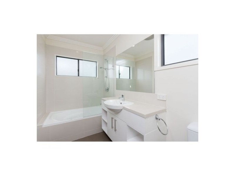 38 Pickthorne Street, Holland Park West QLD 4121