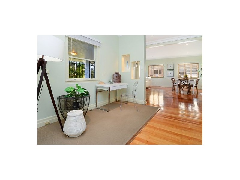 7 Rolle Street, Holland Park West QLD 4121