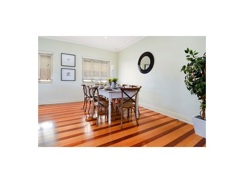 7 Rolle Street, Holland Park West QLD 4121