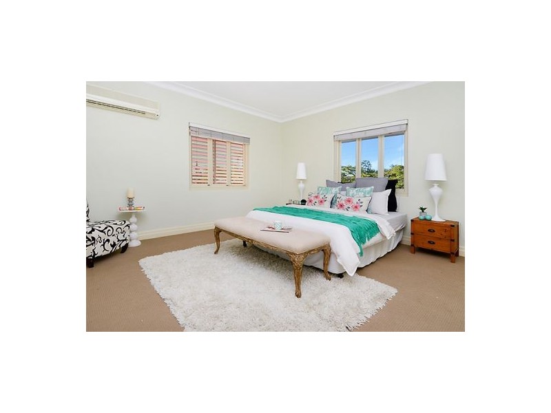 7 Rolle Street, Holland Park West QLD 4121