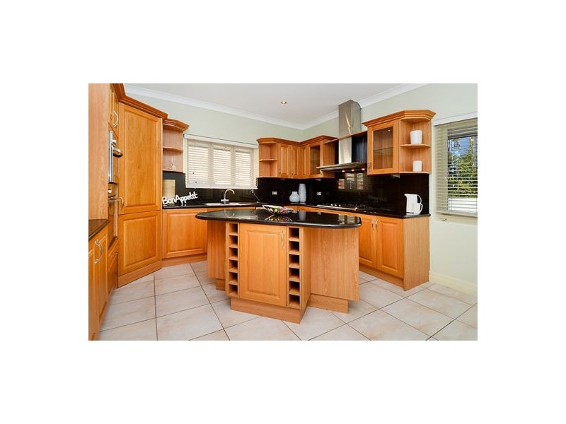 7 Rolle Street, Holland Park West QLD 4121