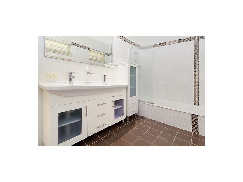 7 Rolle Street, Holland Park West QLD 4121