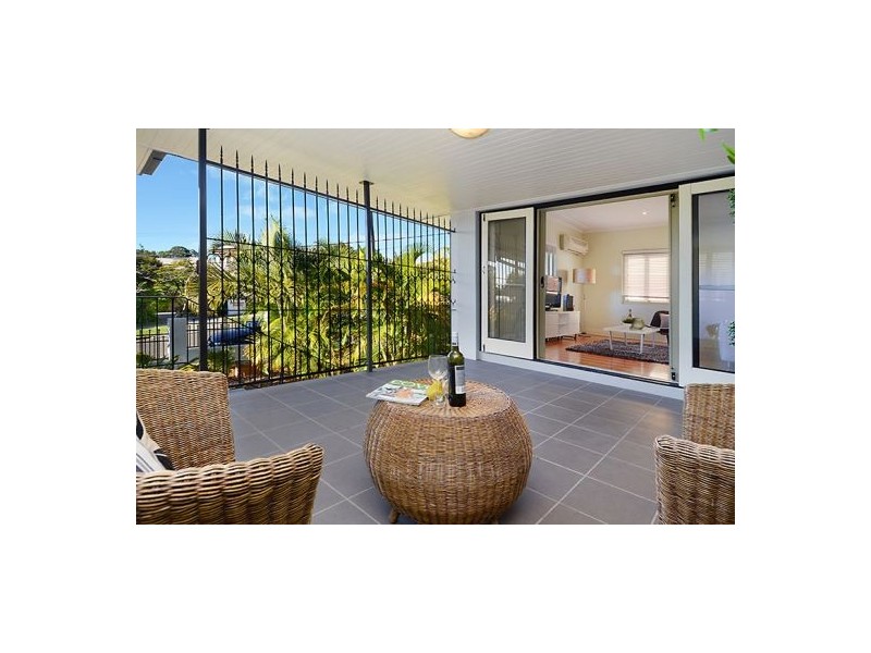 7 Rolle Street, Holland Park West QLD 4121