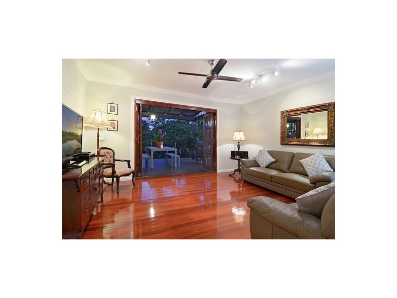 529 Cavendish Rd, Coorparoo QLD 4151