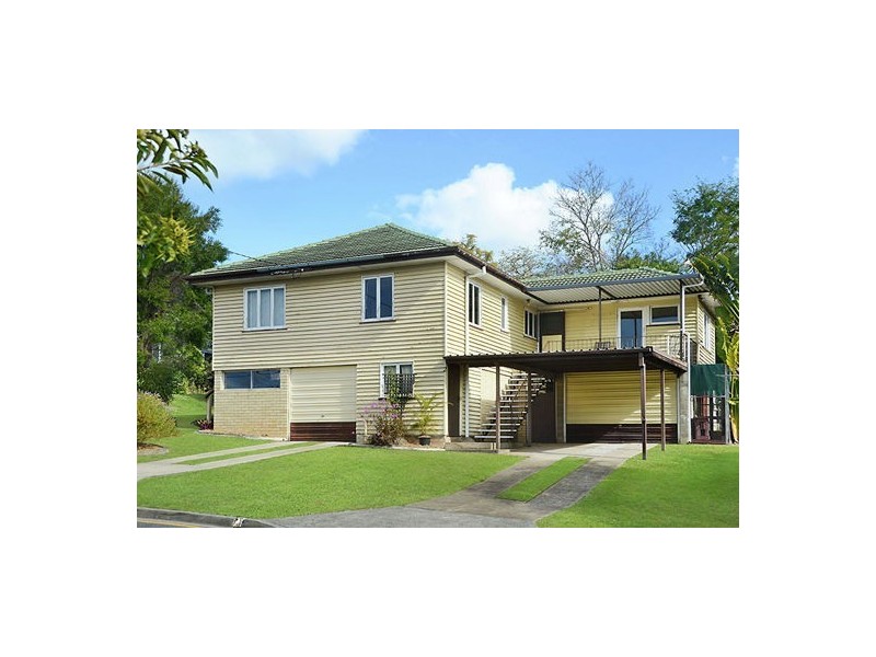 2 Oatland Crescent, Holland Park West QLD 4121