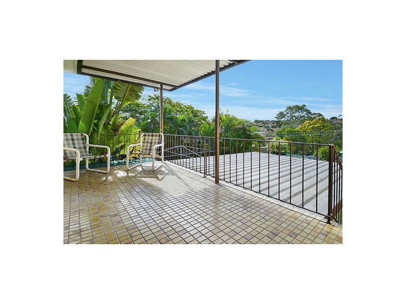 2 Oatland Crescent, Holland Park West QLD 4121