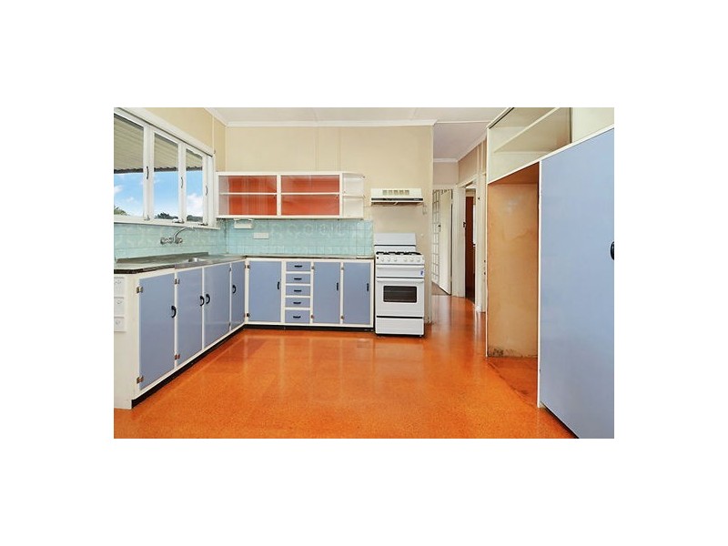 2 Oatland Crescent, Holland Park West QLD 4121