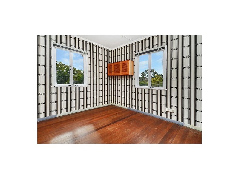 2 Oatland Crescent, Holland Park West QLD 4121