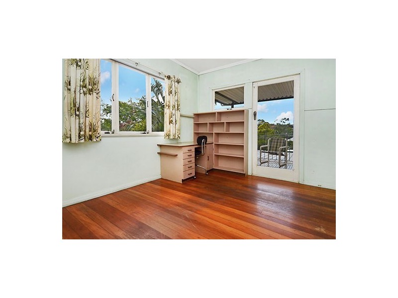 2 Oatland Crescent, Holland Park West QLD 4121