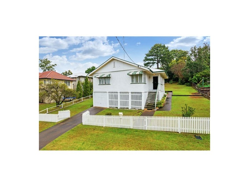 40 Turquoise Street, Holland Park QLD 4121