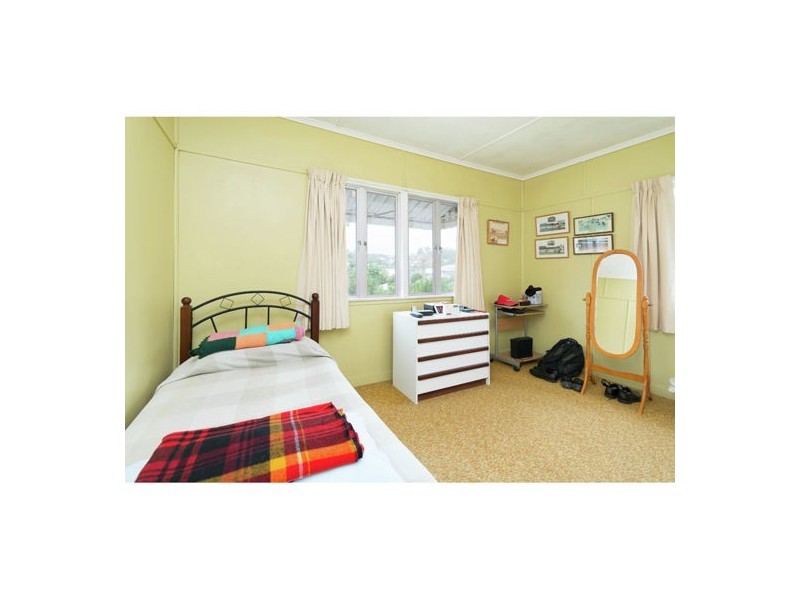 40 Turquoise Street, Holland Park QLD 4121