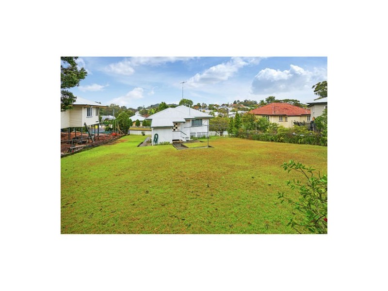 40 Turquoise Street, Holland Park QLD 4121