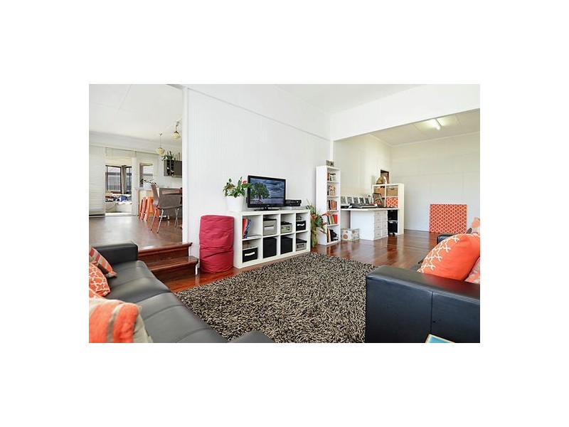 11 Herbert Street, Camp Hill QLD 4152