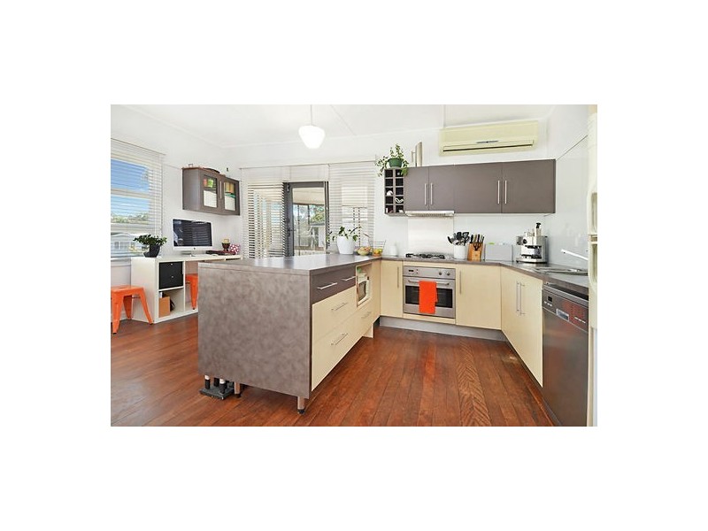 11 Herbert Street, Camp Hill QLD 4152