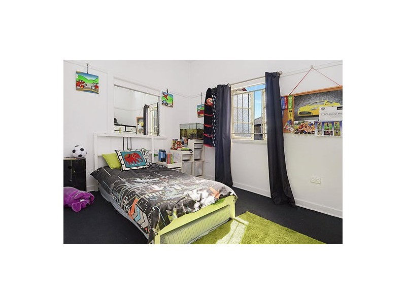 11 Herbert Street, Camp Hill QLD 4152