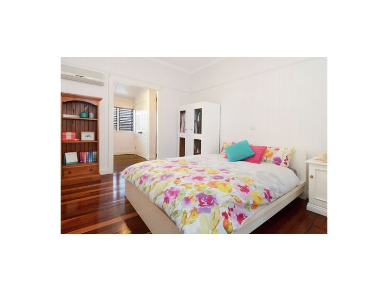 76 Broadwater Road, Mount Gravatt East QLD 4122