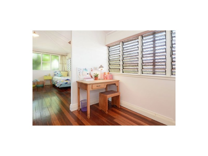 76 Broadwater Road, Mount Gravatt East QLD 4122