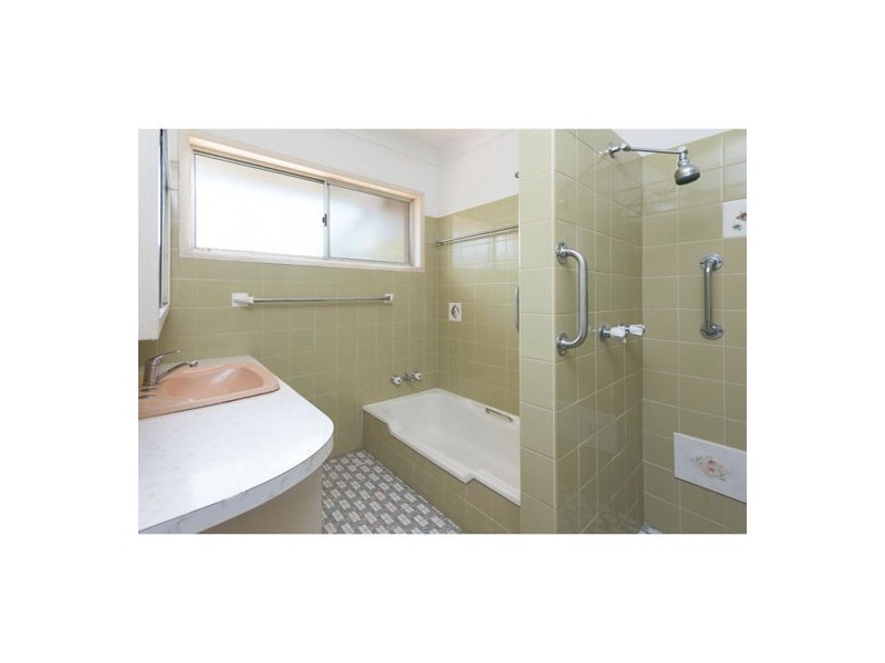 6 Tandanya Street, Mansfield QLD 4122