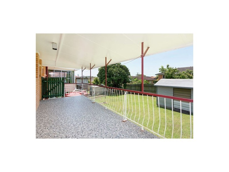 6 Tandanya Street, Mansfield QLD 4122