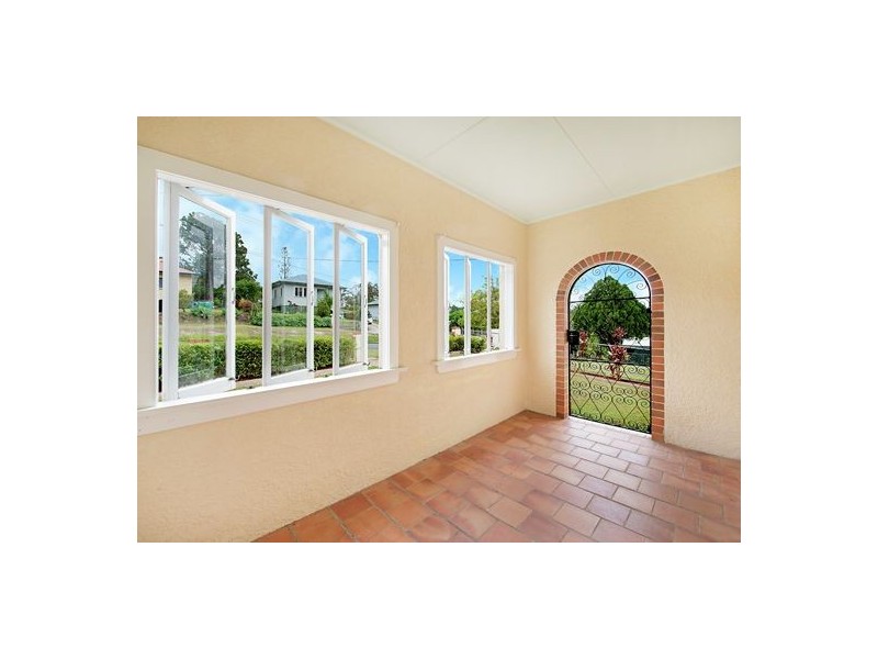 221 Oates Avenue, Holland Park QLD 4121