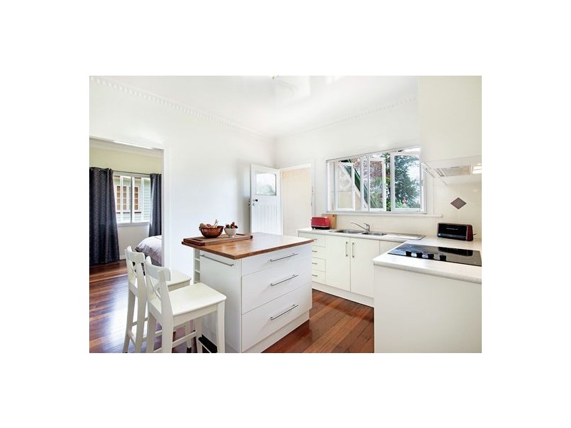 221 Oates Avenue, Holland Park QLD 4121