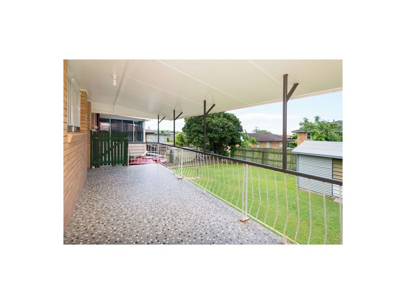 6 Tandanya Street, Mansfield QLD 4122