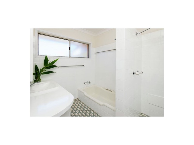 6 Tandanya Street, Mansfield QLD 4122