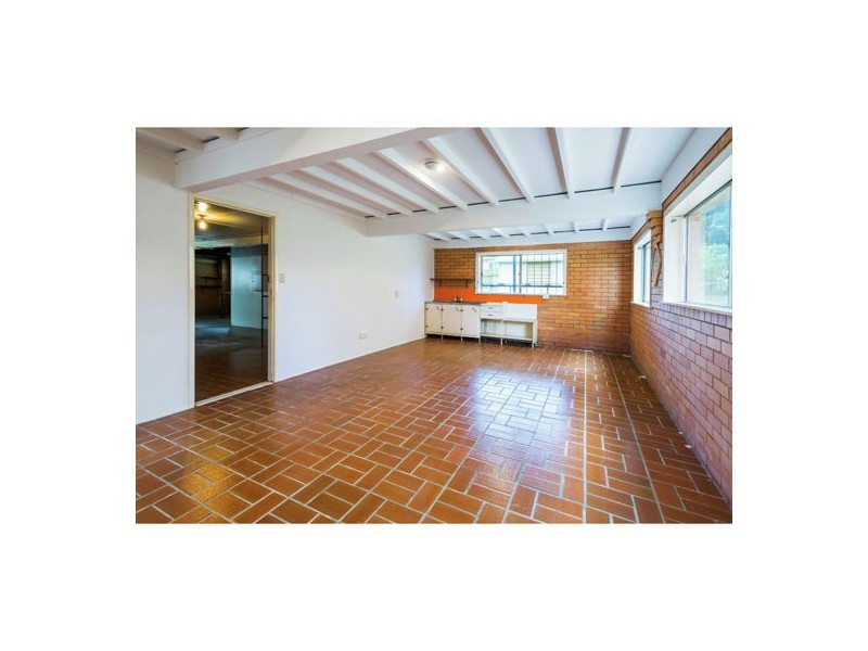 6 Tandanya Street, Mansfield QLD 4122