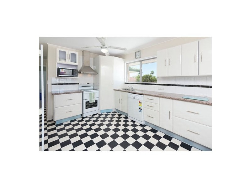 4 Roanoak Street, Manly West QLD 4179