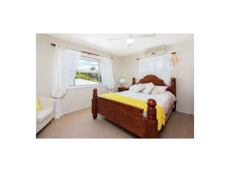 4 Roanoak Street, Manly West QLD 4179