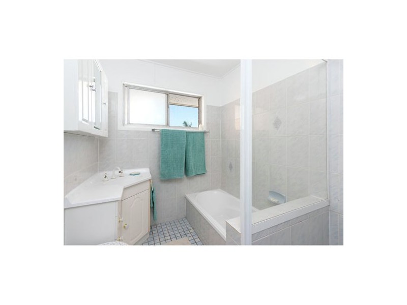 4 Roanoak Street, Manly West QLD 4179