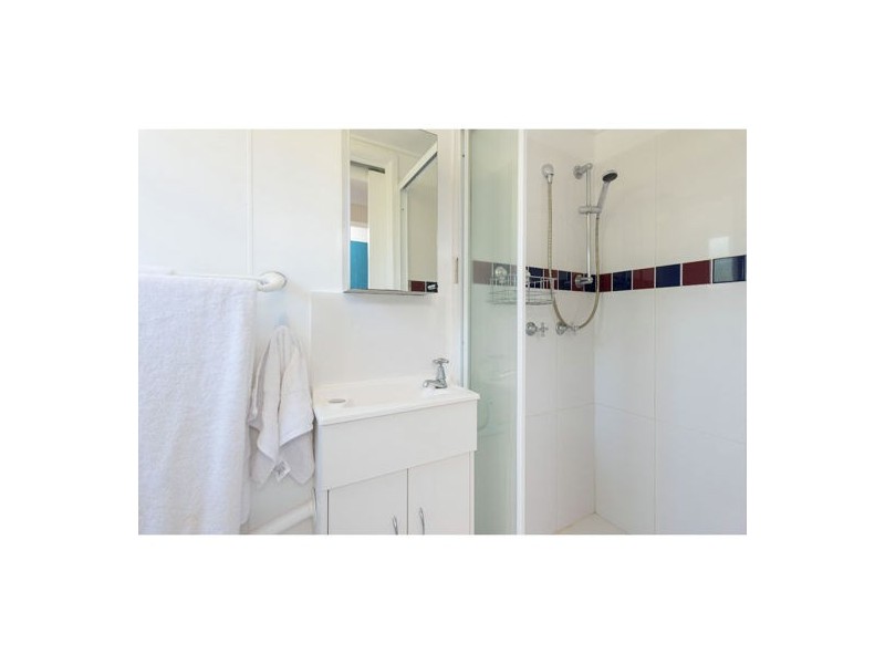 4 Roanoak Street, Manly West QLD 4179