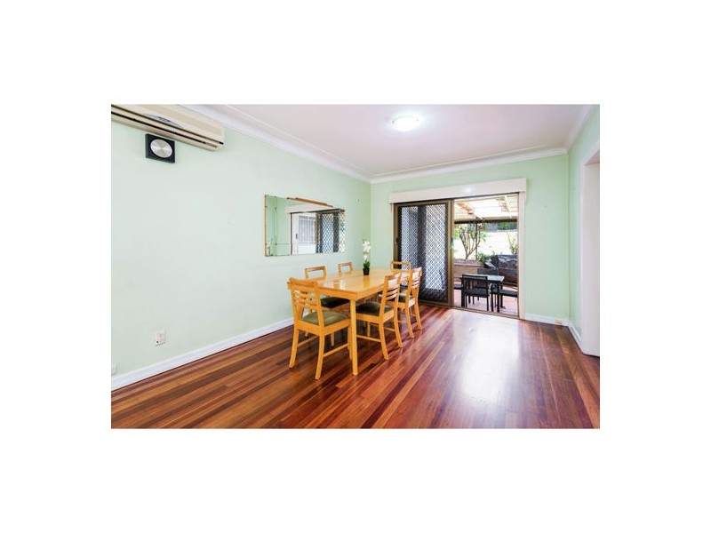 122 Holland Road, Holland Park QLD 4121